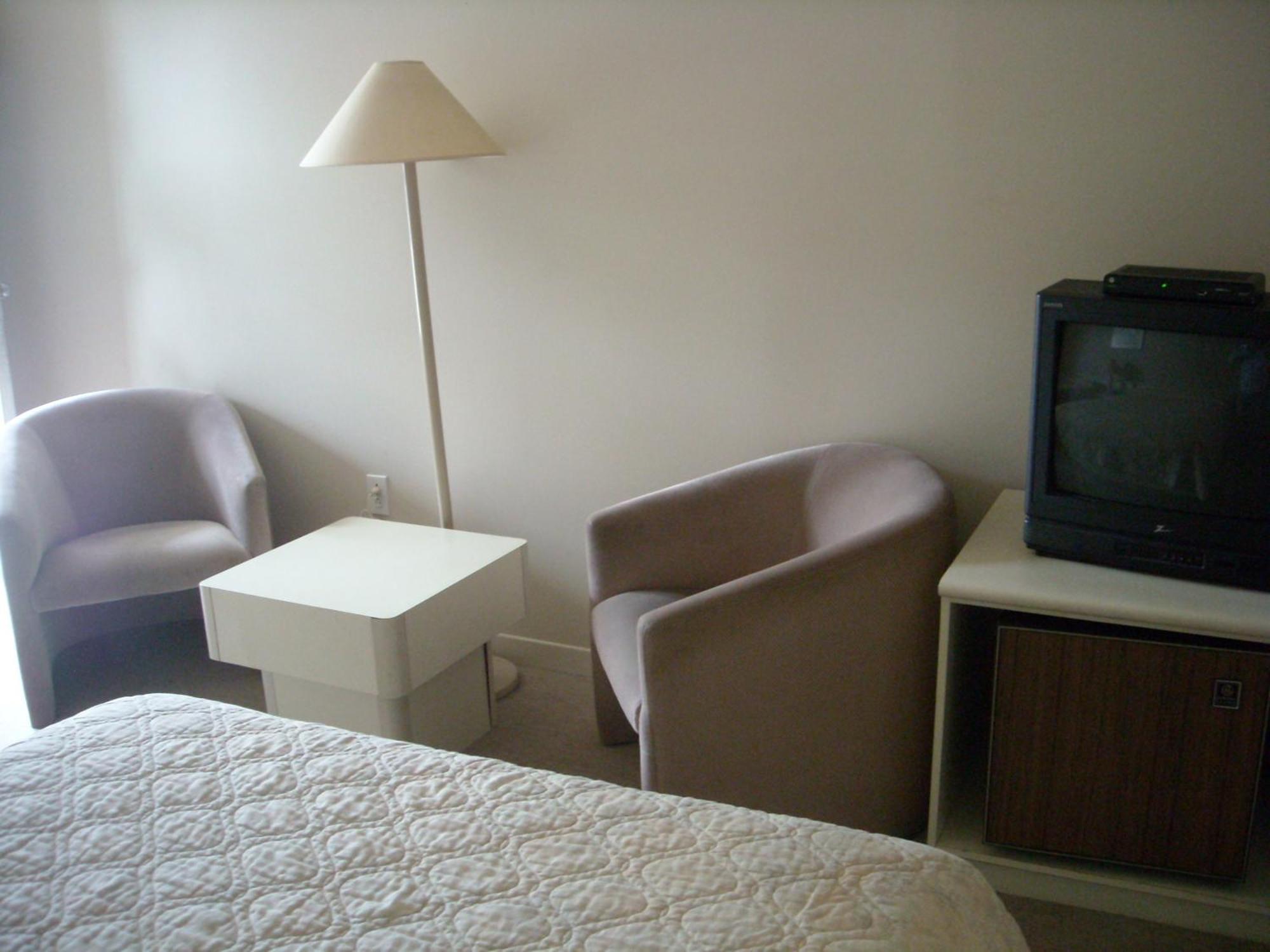 Hotel Oasis Lac St-Louis 살라베리-드-발리필드 외부 사진
